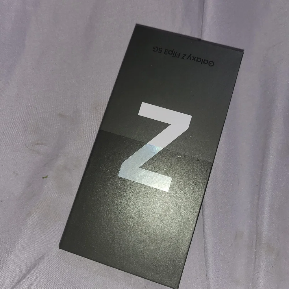 *EMPTY* samsung s9 & z flip boxes. JUST THE BOX NO PHONE